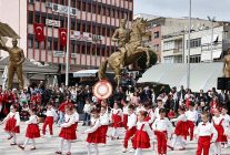 menemende coskulu kutlama