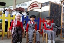 milli irade meydani cocuklarla dolup tasti