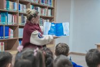 minik ogrenciler kutuphane atmosferini yasadi