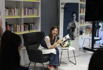 nezaket erden sennur sezer siirleri okudu