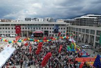 niluferde cumhuriyet meydani cocuklarin oldu