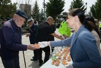 okul saldirisinda hayatini kaybedenler anildi