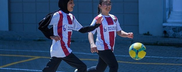 osb ortaokulunda 1 100 ogrenciye inegolspor formasi dagitildi