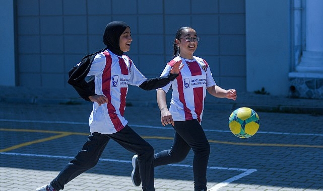 osb ortaokulunda 1 100 ogrenciye inegolspor formasi dagitildi