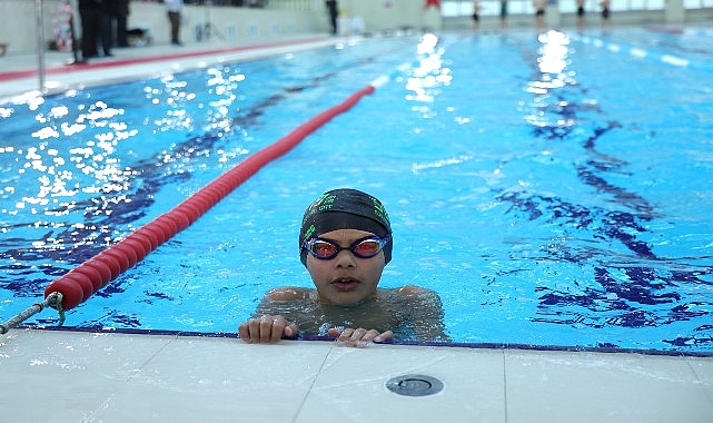 osmangazi yuzme senliginde kazananlar kupalarini aldi