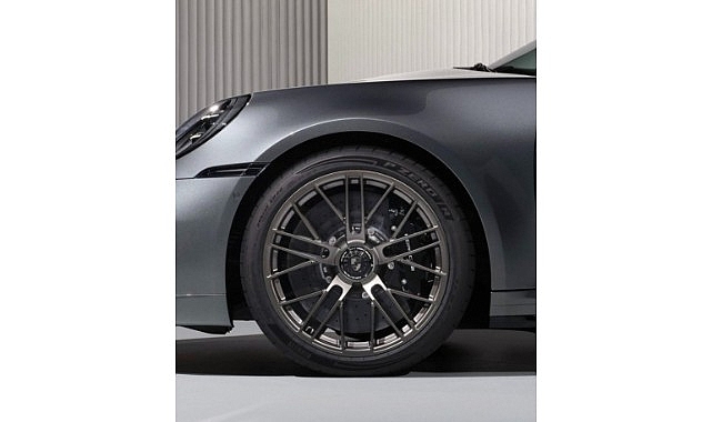 pirelli p zero r motor sporlari dnasini porsche 911 turbo se tasiyor