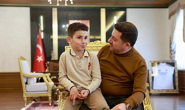 rasim baskan minik hayranini belediyede agirladi