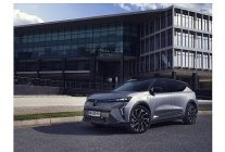 renaultda elektrikli ailenin ust segment temsilcisi scenic e tech elektrikli turkiyede