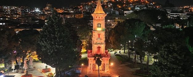 saat kulesi gunduz baska gece baska guzel