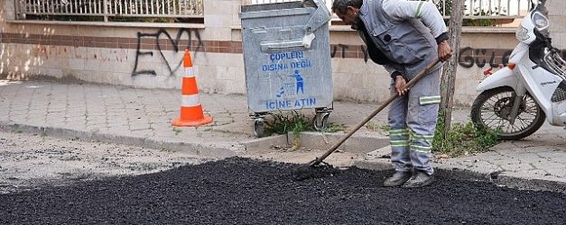 salihli belediyesi altyapi calismalari nedeniyle bozulan yollarda onarim calismalarina basladi