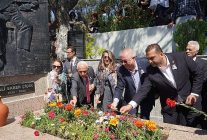 sanatci ali ekber cicek edremitte anildi