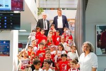 seferihisarda 23 nisan coskusu baskanlik koltugu cocuklara emanet