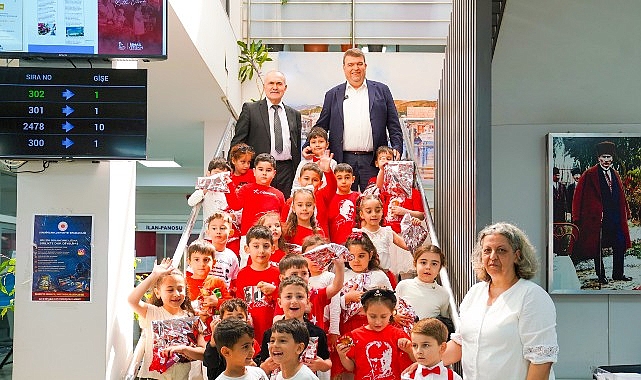 seferihisarda 23 nisan coskusu baskanlik koltugu cocuklara emanet