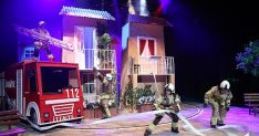 sehir tiyatrolari kahraman itfaiyecilerin hikayesini itfaiyecinin sirri oyunuyla anlatiyor