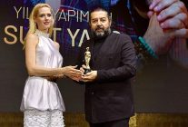 suat yanc yilin en iyi yapimcisi odulunu aldi