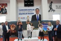 torbalida satranc soleni 208 sporcu ayni masada bulustu