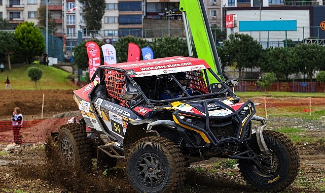 trabzon offroad yarisinda alver ve oguz zirvede