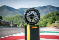 tyre reviewsa gore dunyanin en hizli lastigi pirelli p zero trofeo rs