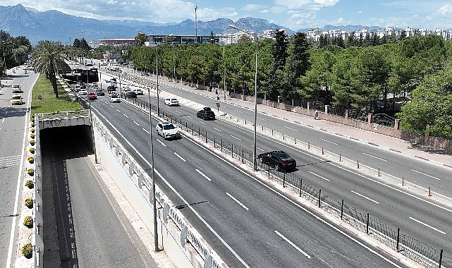 yuzuncu yil bulvarinda asfaltlama calismasi tamamlandi