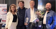 Ata Grup Izmirde Goz Cerrahisi Zirvesine Ev Sahipligi Yapti