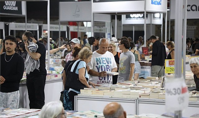 8. Edremit Kitap Fuarı Kitapseverlere kapılarını açtı 1 8 edremit kitap fuari kitapseverlere kapilarini acti