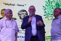 8 edremit kitap fuarinda ucuncu gun ustalara saygi edebiyat ve muzik bir arada
