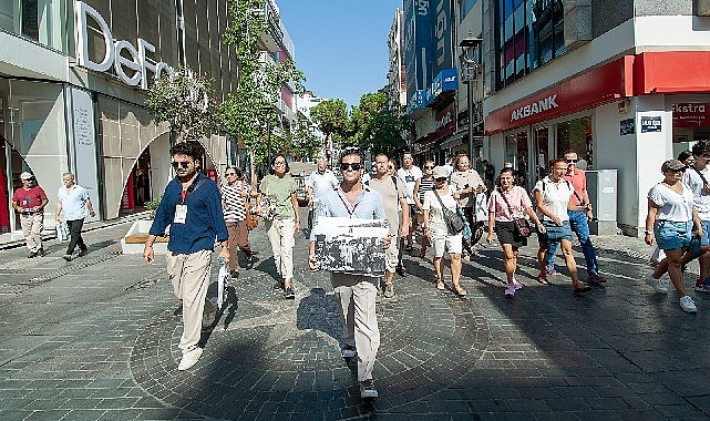 ‘Atatürk’ün Adımlarıyla Karşıyaka’ rotasında turlar başladı 1 ataturkun adimlariyla karsiyaka rotasinda turlar basladi