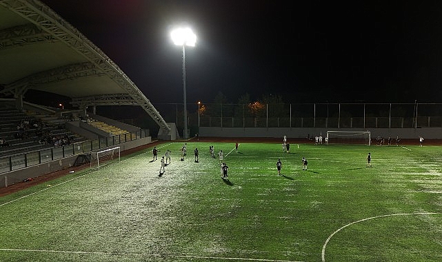 avcilar belediyesinin futbol turnuvasinda yari final heyecani