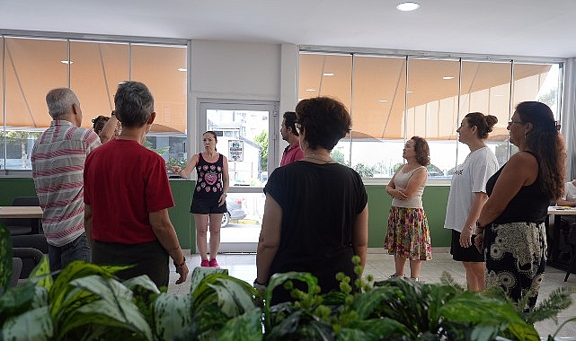 Bağlarbaşı Emekli Dayanışma Evi’nde tiyatro heyecanı 1 baglarbasi emekli dayanisma evinde tiyatro heyecani