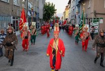 balkanlarin ezgileri osmangazi sokaklarinda yankilandi