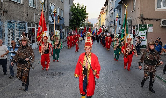 balkanlarin ezgileri osmangazi sokaklarinda yankilandi
