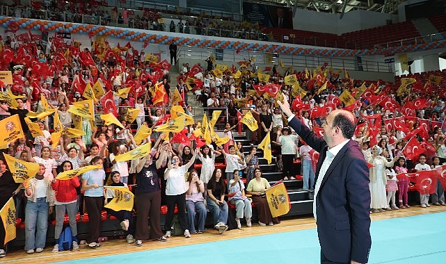 baskan altay genc komek yaz okulunun muhtesem kapanis programina katildi