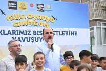 baskan altay gule oynaya camiye gel projesinde bisiklet almaya hak kazanan cocuklara bisikletlerini hediye etti