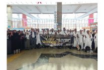 baskan altay kutsal topraklara yola cikan vefa umresinin ilk kafilesine hayirli yolculuklar diledi