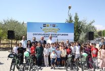 baskan altay ve baskan kavus 40 gun camiye gelen cocuklarin bisiklet sevincine ortak oldu