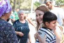 baskan mutlu konakli komsularinin evlerine konuk oldu