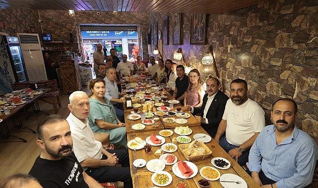 Başkan Mutlu, Tarihi Çarşı’da esnafla buluştu: “Kemeraltı, en büyük zenginliğimiz” 1 baskan mutlu tarihi carsida esnafla bulustu kemeralti en buyuk zenginligimiz