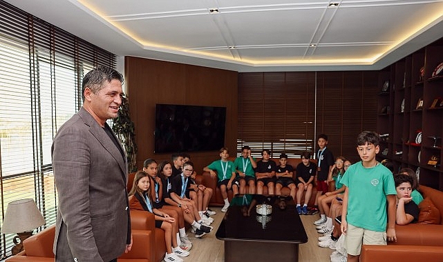 Başkan Serkan Acar, Başarılı Yüzücüleri Makamında Ağırladı 1 baskan serkan acar basarili yuzuculeri makaminda agirladi