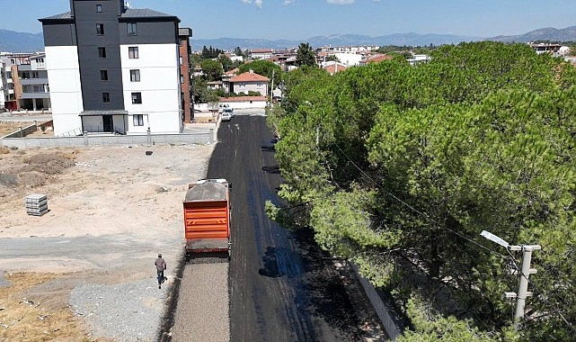 Burhaniye’de 12 Ayrı Mahallede Yol Seferberliği 1 burhaniyede 12 ayri mahallede yol seferberligi