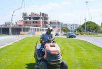 burhaniyede park ve yesil alanlarda kapsamli bakim calismalari suruyor
