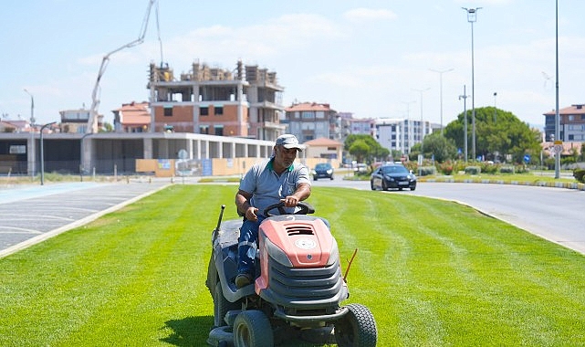 Burhaniye'de Park ve Yeşil Alanlarda Kapsamlı Bakım Çalışmaları Sürüyor 1 burhaniyede park ve yesil alanlarda kapsamli bakim calismalari suruyor