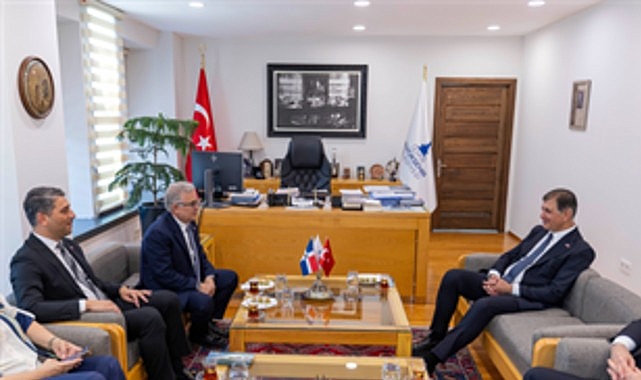 Büyükelçi Lora’dan Başkan Tugay’a ziyaret 1 buyukelci loradan baskan tugaya ziyaret