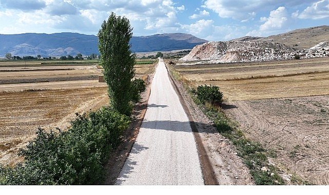 buyuksehir belediyesinin kirsalda yol calismalari suruyor
