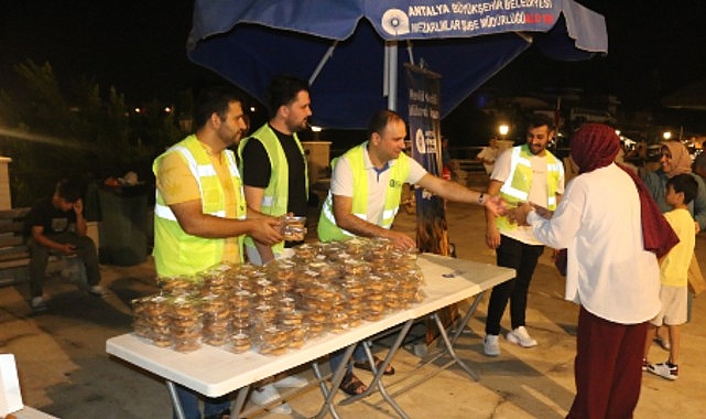Büyükşehir Mevlit Kandil’inde 19 ilçede lokma ikram etti 1 buyuksehir mevlit kandilinde 19 ilcede lokma ikram etti
