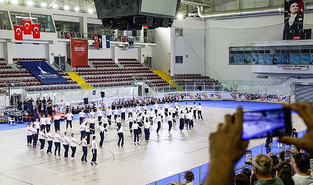Büyükşehir’in Balkan dansları kursunda coşkulu final 1 buyuksehirin balkan danslari kursunda coskulu final