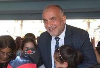 canikte 2 bin 500 cocuk hediyelerle bulusuyor