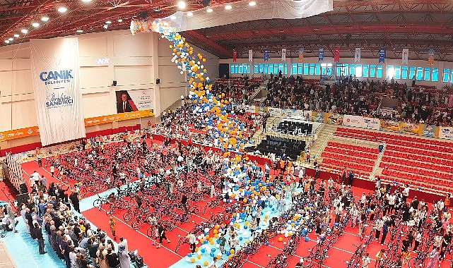 Canik'te Tüm Çocuklar Hediyelerine Kavuştu 1 canikte tum cocuklar hediyelerine kavustu