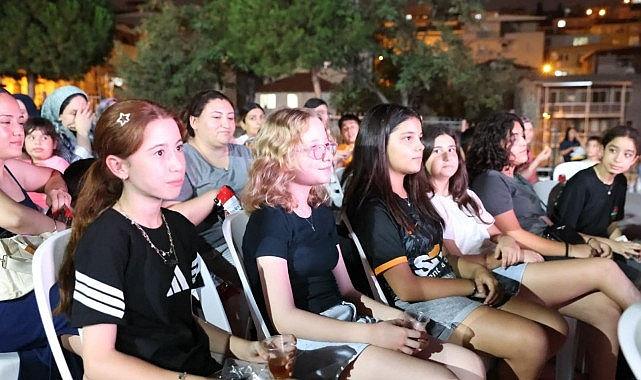Çiğli’de Mahalle Sinema Günlerine Büyük İlgi 1 ciglide mahalle sinema gunlerine buyuk ilgi