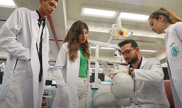 Diş hekimliği öğrencileri mesleği gerçek klinik ortamında öğreniyor! 1 dis hekimligi ogrencileri meslegi gercek klinik ortaminda ogreniyor
