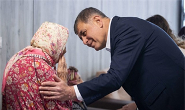 Emeklilerden Başkan Tugay’a teşekkür 1 emeklilerden baskan tugaya tesekkur